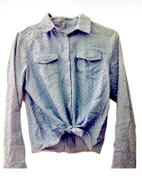 Charlotte Russe tie-front polka dot light blue chambray shirt in size S.